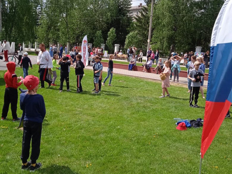 Праздник посвященный. Парк развлечений в Искитиме. С днем города Искитим картинки. Картинки Искитим день города 305 лет. Достопримечательности Искитима фото парк Коротеева.