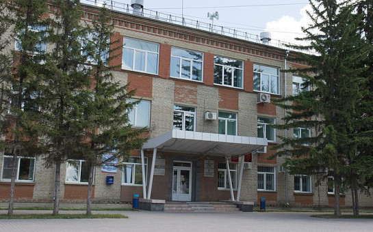 Налоговая искитим. Администрация города Искитима. Администрация Искитима фото. Здание конкурента Искитим.