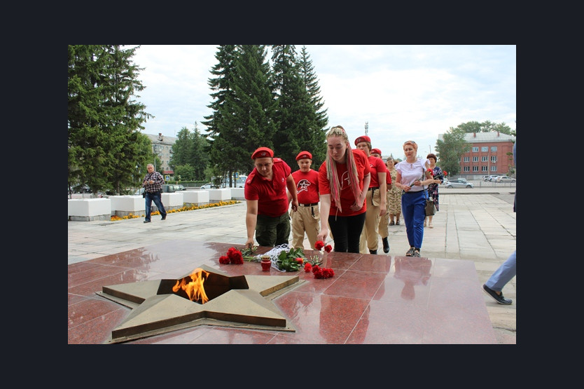 Погода на завтра искитим в искитиме. Искитим. Искитим город. Искитим площадь города. Искитим мемориал воинам-искитимцам.
